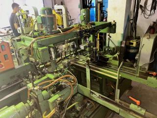 Automatyczna wiertarka czołowo pionowa 4 wrzeciona