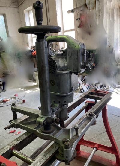 Ciesielska frezarka gornowrzecionowa FEZER