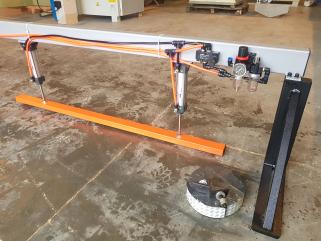 Docisk pneumatyczny do piły formatowej dwusekcyjny 3200 mm