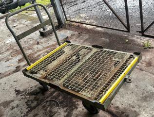 Duży wózek transportowy
