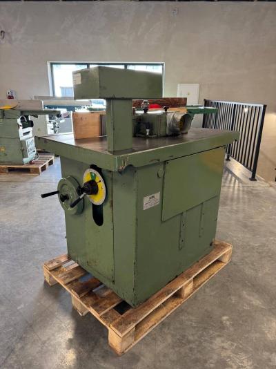 Frezarka dolnowrzecionowa JAROMA z Pulpitem, wrzeciono uchylne pod kątem