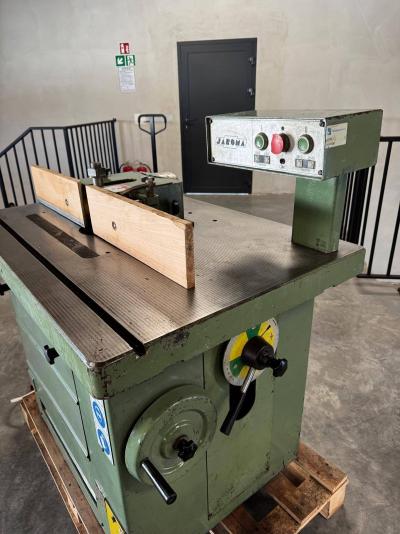 Frezarka dolnowrzecionowa JAROMA z Pulpitem, wrzeciono uchylne pod kątem