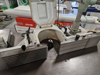 Frezarka dolnowrzecionowa SAC z wózkiem, frezarka z posuwem