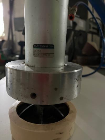 Pneumatyczne uchwyty materiału 2 szt.