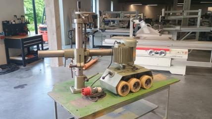 Posuw 3-rolkowy UNIVER ,czołg, posuw do frezarki