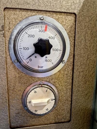 Prasa półkowa JOSS 250x110, Złote półki, grzana elektrycznie, 