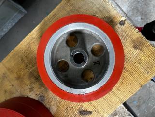 Rolki gumowe 200 mm średnicy różne szer.