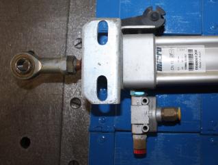 Silownik pneumatyczny MICRO dl 1300 mm