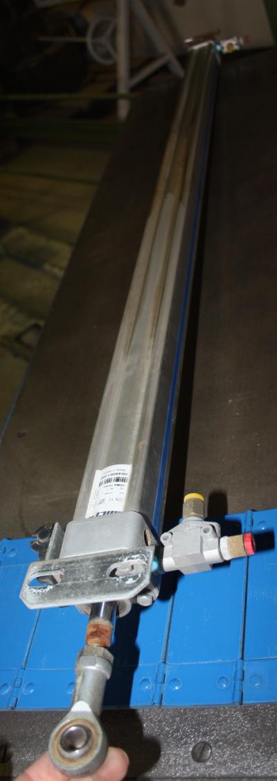 Silownik pneumatyczny MICRO dl 1300 mm