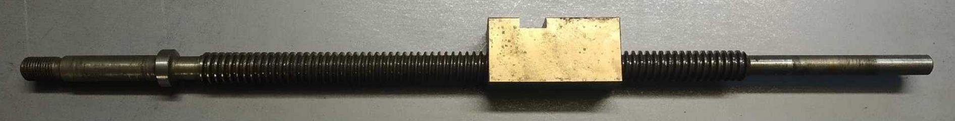 Śruba suportu wzdłużnego tokarki TUR760