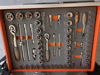 Szafka narzędziowa z kluczami HUTTENBERG