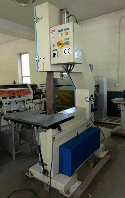 Szlifierka pionowa do elementów krzywoliniowych 