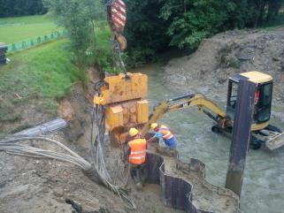 Używany wibromłot PVE 2312 VM do pracy na dźwigu