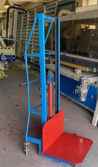 Wózek paletowy wysokiego unoszenia 