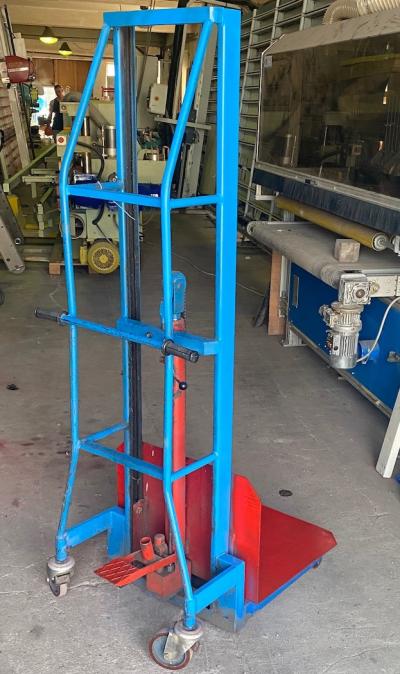 Wózek paletowy wysokiego unoszenia 