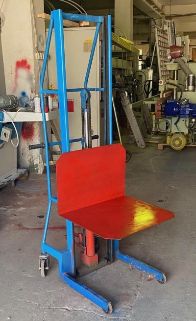 Wózek paletowy wysokiego unoszenia 