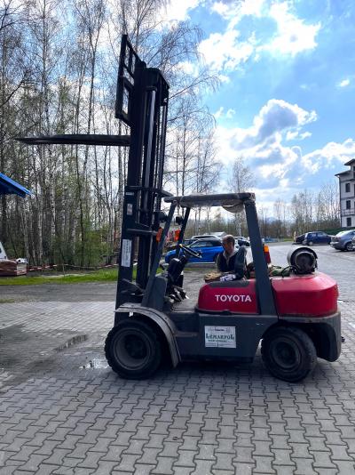 Wózek widłowy TOYOTA 3.5 T